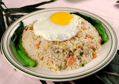 炒飯?jiān)趺醋龊贸? data-pKom=