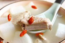 白蘿卜排骨湯的做法