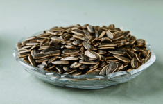 瓜子吃多了臉會(huì)變大嗎 怎么防止瓜子吃多了臉變大