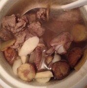 山藥板栗燉排骨的做法視頻