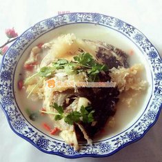 枸杞銀耳魚(yú)頭湯的做法