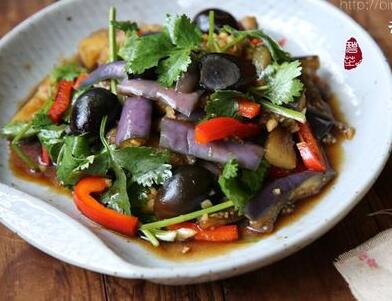 茄條拌鵪鶉皮蛋的家常做法