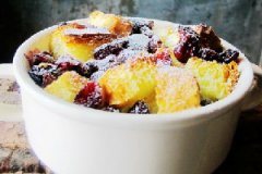 藍(lán)莓蔓越莓面包布丁的做法