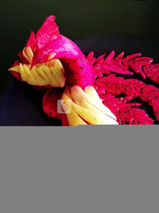 鳳凰呈祥【創(chuàng)意水果拼盤】的做法步驟：10