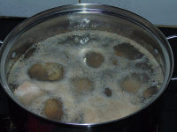 強(qiáng)身健體藥膳湯：【姬松菇蟲草花骨頭湯】的做法步驟3