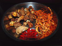 強(qiáng)身健體藥膳湯：【姬松菇蟲草花骨頭湯】的做法步驟1