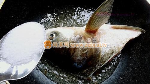 魚頭蘿卜湯的做法