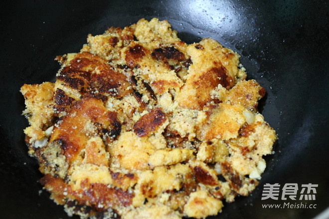 辣椒炒魚(yú)籽的做法