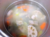 排骨蓮藕胡蘿卜湯的做法步驟9