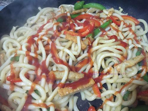 番茄醬三絲炒烏冬面的做法
