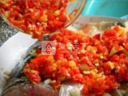剁椒魚(yú)頭的做法步驟：3
