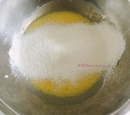 六寸酸奶戚風(fēng)蛋糕的做法