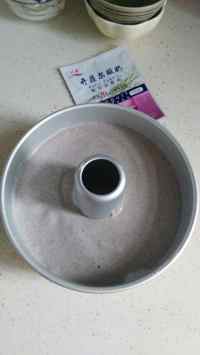 酸奶黑米戚風(fēng)蛋糕的做法步驟14