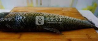 啤酒燜魚，好吃的讓你意想不到。的做法步驟：1