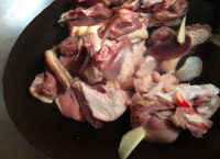 清火降燥 | 茶樹(shù)菇老鴨湯的做法步驟2