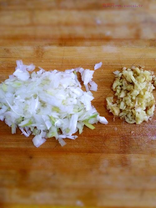 胡蘿卜豬肉包子的做法