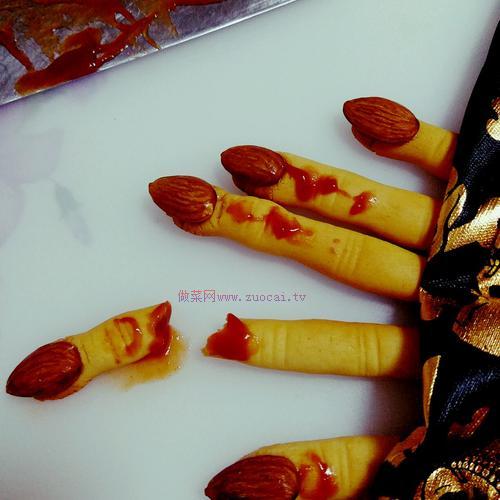 女巫手指餅干（萬圣節(jié)必備）的做法