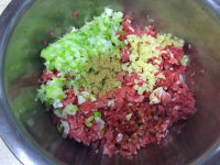 炸胡蘿卜豬肉丸的做法步驟3