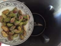 開心果松仁豆?jié){的做法步驟2