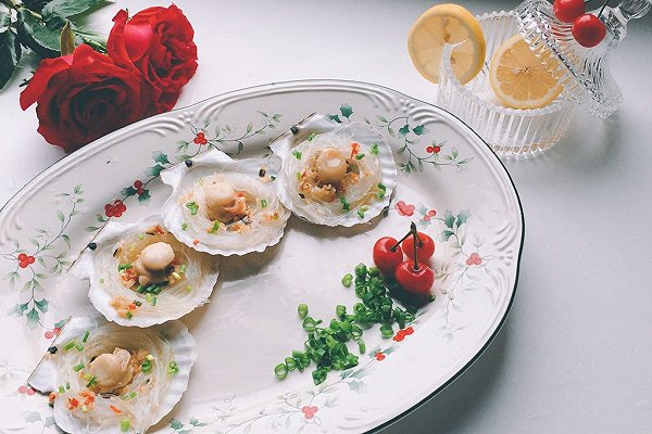 就給我吃蒜蓉加粉絲？我壓一份扇貝！賭你會(huì)喜歡｜蒜蓉粉絲蒸扇貝的做法