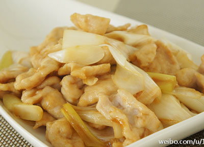 東北蔥爆里脊的做法，家庭怎么做大蔥炒肉片鮮嫩好吃