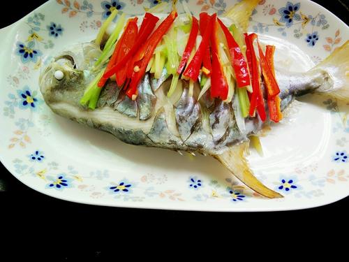 清蒸鯧魚(yú)的做法