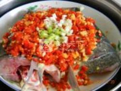 剁椒魚(yú)頭的做法步驟：4