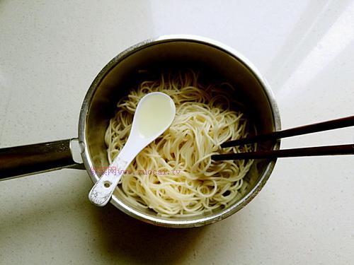 秘制醬汁炒面的做法