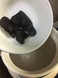 當(dāng)歸首烏紅棗湯的做法步驟2