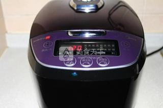 美容養(yǎng)顏的銀耳蓮子羹的做法步驟：4