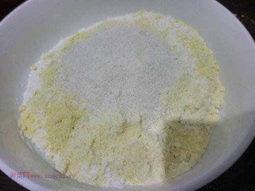 三合面發(fā)面餅的做法