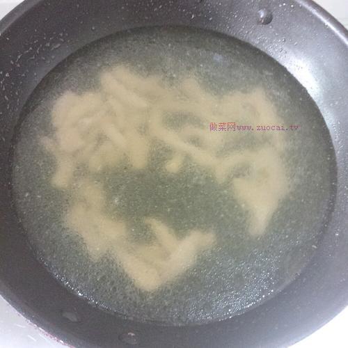 青菜肉絲炒面的做法