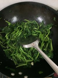 蒜蓉炒菠菜的做法步驟6
