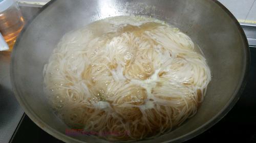 菠菜湯面條的做法