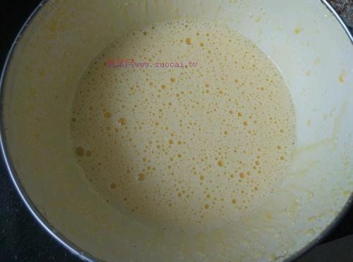 電飯煲版可可戚風(fēng)蛋糕的做法