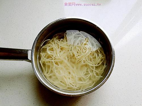 秘制醬汁炒面的做法