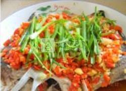 剁椒魚(yú)頭的做法步驟：5