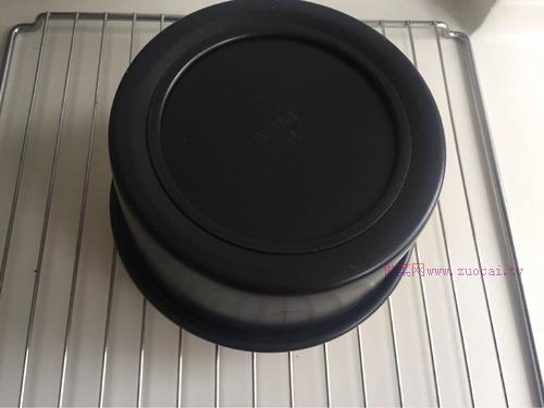 六寸酸奶戚風(fēng)蛋糕的做法