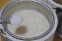 補(bǔ)血養(yǎng)顏的酒釀雞蛋的做法步驟5