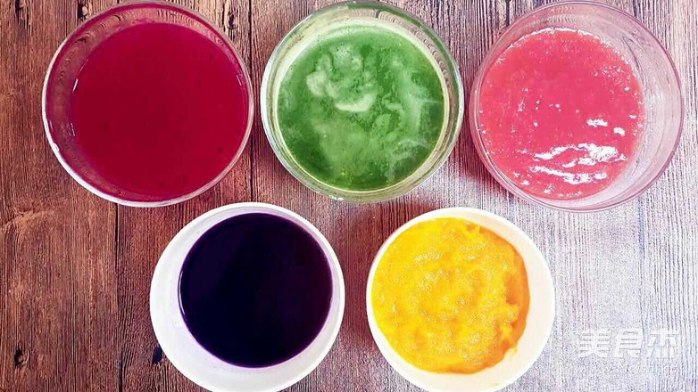 再挑剔的小孩也無(wú)法拒絕！彩色蔬果面的做法