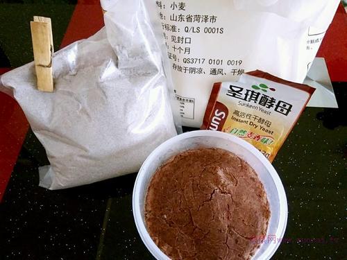 金錢(qián)黑米面豆沙包的做法