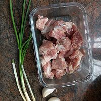 蔥香排骨燜飯的做法圖解1
