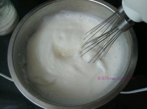 電飯煲版可可戚風(fēng)蛋糕的做法