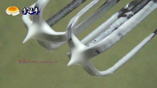 中空戚風(fēng)蛋糕8寸的做法