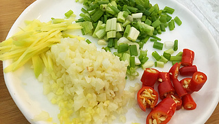 入口清甜、鮮嫩多汁--絲瓜釀肉的做法步驟：2