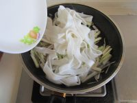 干炒牛河的做法步驟7