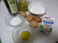 小紙杯戚風(fēng)的做法步驟1