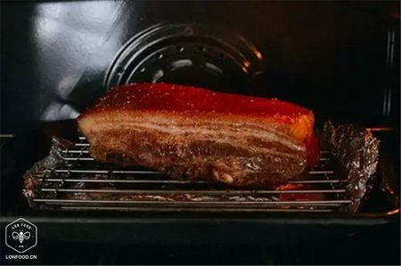 粵式經(jīng)典正宗脆皮燒肉的做法步驟2