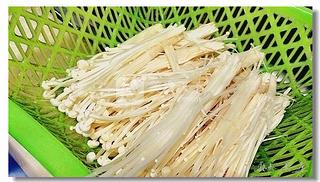 西芹金針菇的做法步驟：2