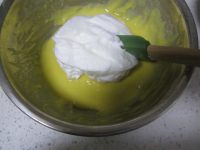 小紙杯戚風(fēng)的做法步驟10